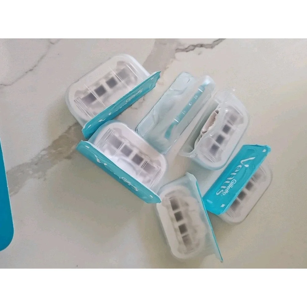 Gillette Venus Embrace Refill Cartridges 5 Blades‎ 6 Count Extra Smooth Open Box